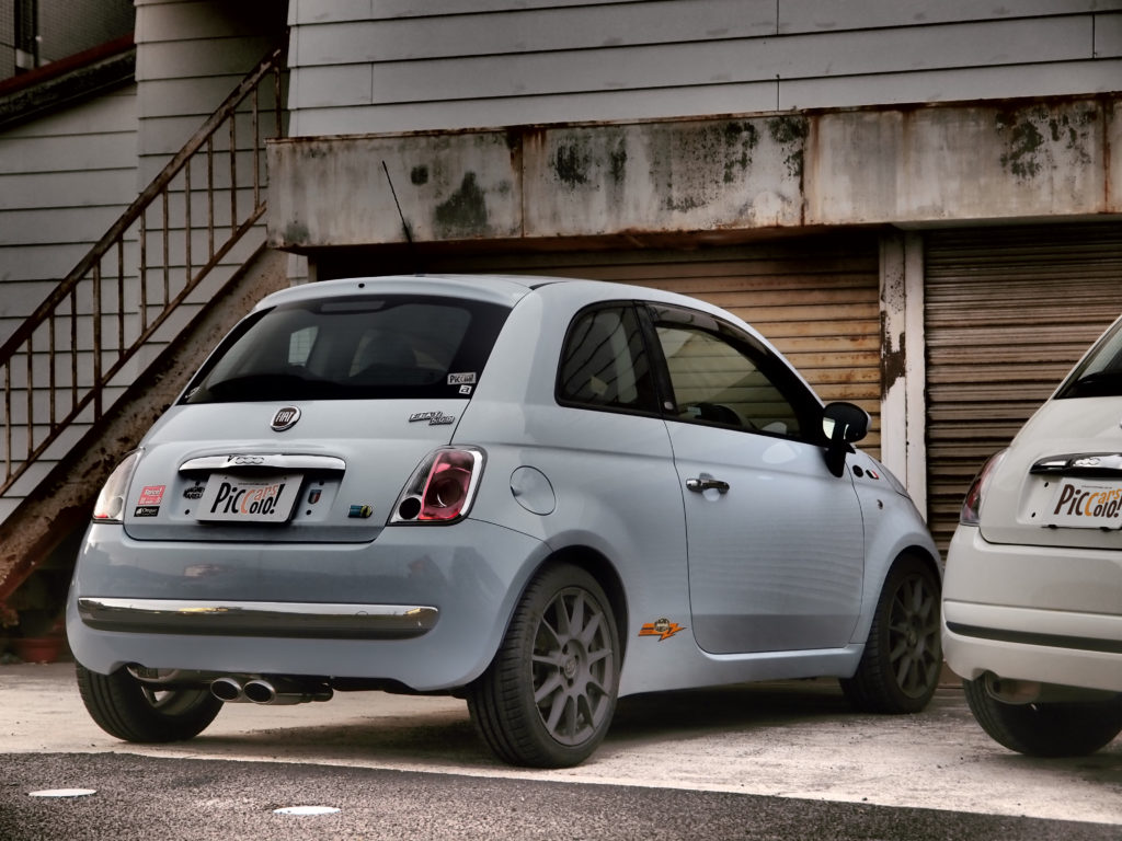 06E5030127 | PiccoloCars /ピッコロカーズの公式サイト Fashion/fiat500 Exhaust"center"muffler Unique center layout 個性的なリアビュー