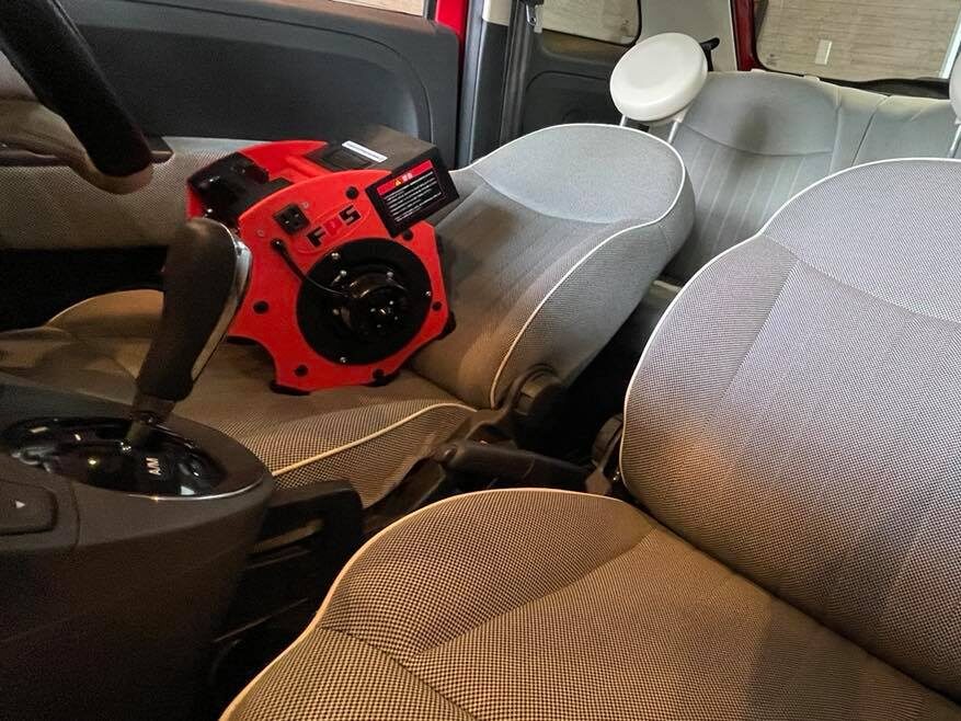 フィアット500のシート汚れと内装クリーニング 車内除菌サービス