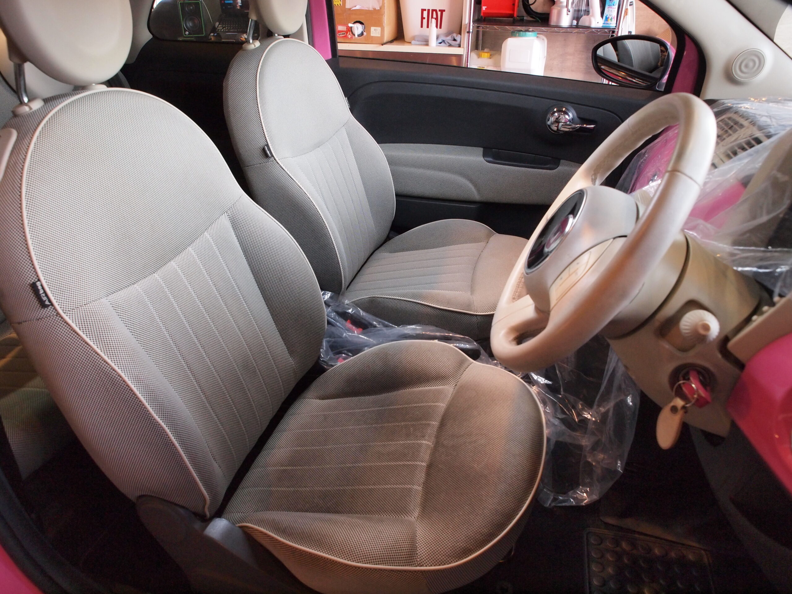 フィアット500のシート汚れと内装クリーニング 車内除菌サービス